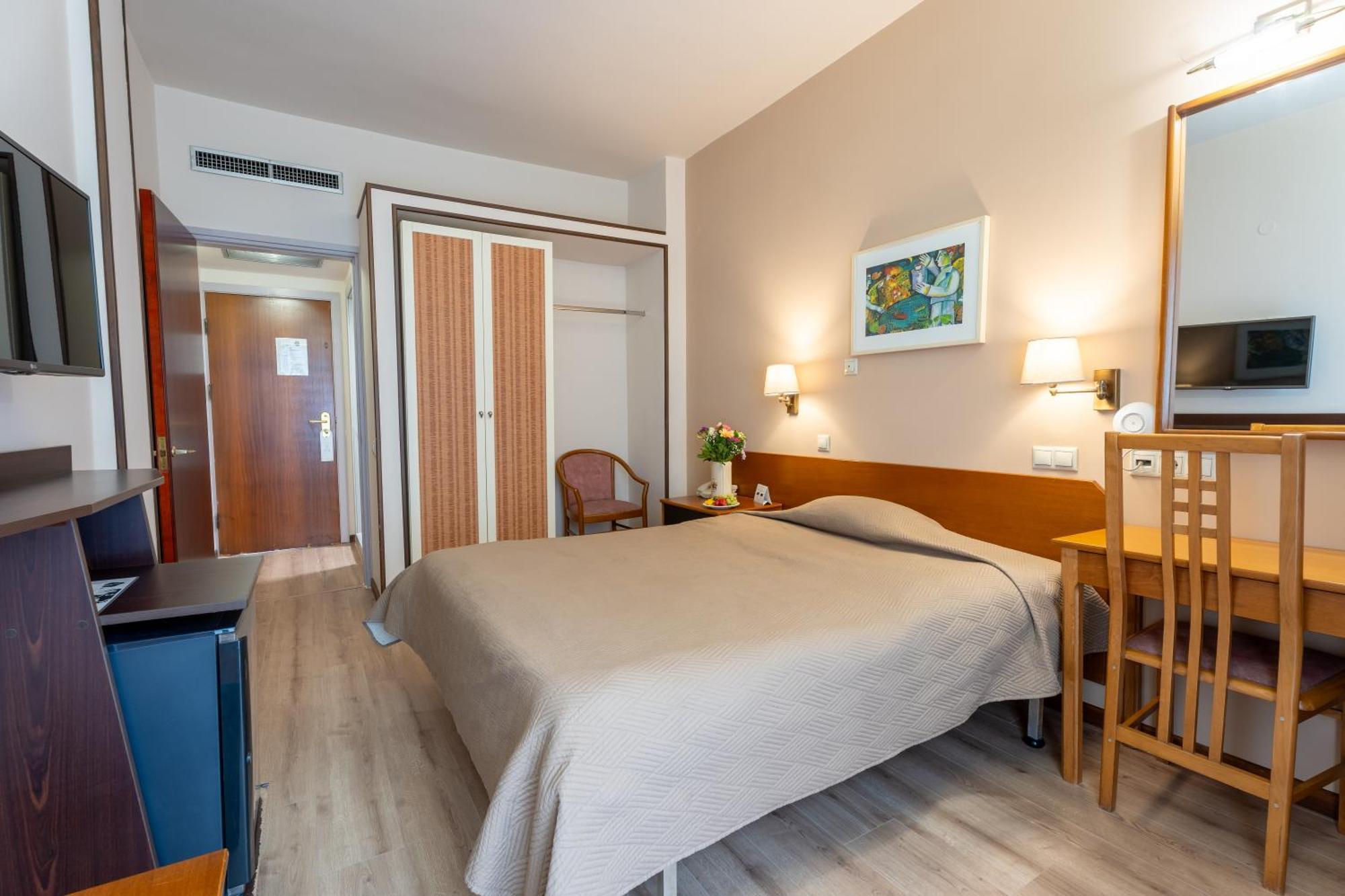 Queen Olga Hotel